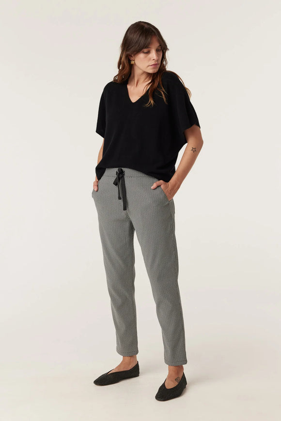 Zoe Jogger / Mono Chevron